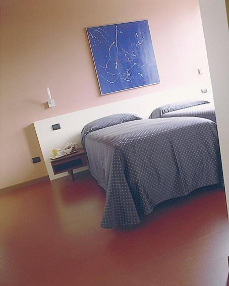 Hotel Oasi Tortona Habitación foto